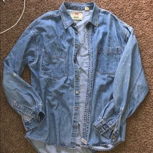 Levi's Tops - VINTAGE LEVIS OVERSIZED BUTTON UP JEAN SHIRT Levi's Tops - VINTAGE LEVIS OVERSIZED BUTTON UP JEAN SHIRT